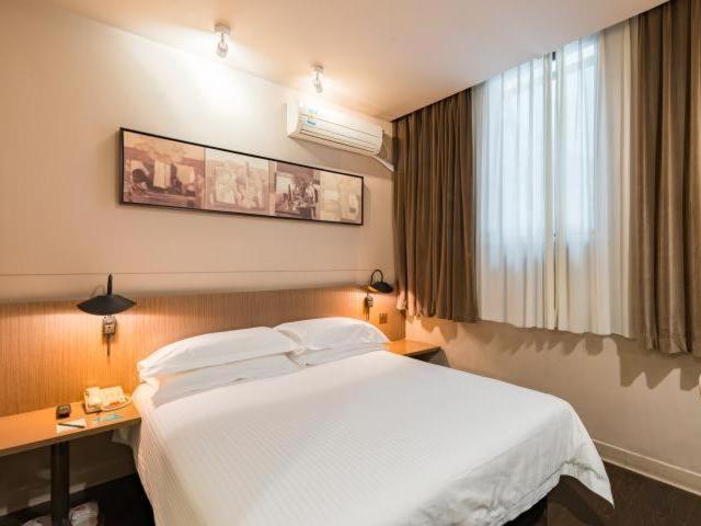 Jinjiang Inn Nanjing Road Pedestrian Streeteast Asia Hotel Shanghai Exterior foto